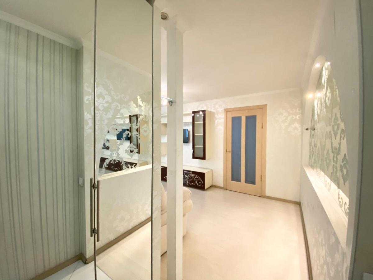Beautiful 1-Bedroom Near Most City Center ドニプロペトロウシク エクステリア 写真