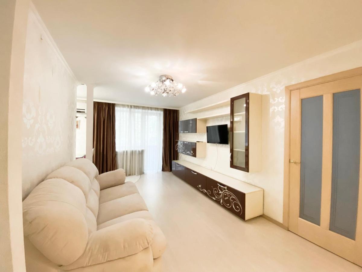 Beautiful 1-Bedroom Near Most City Center ドニプロペトロウシク エクステリア 写真