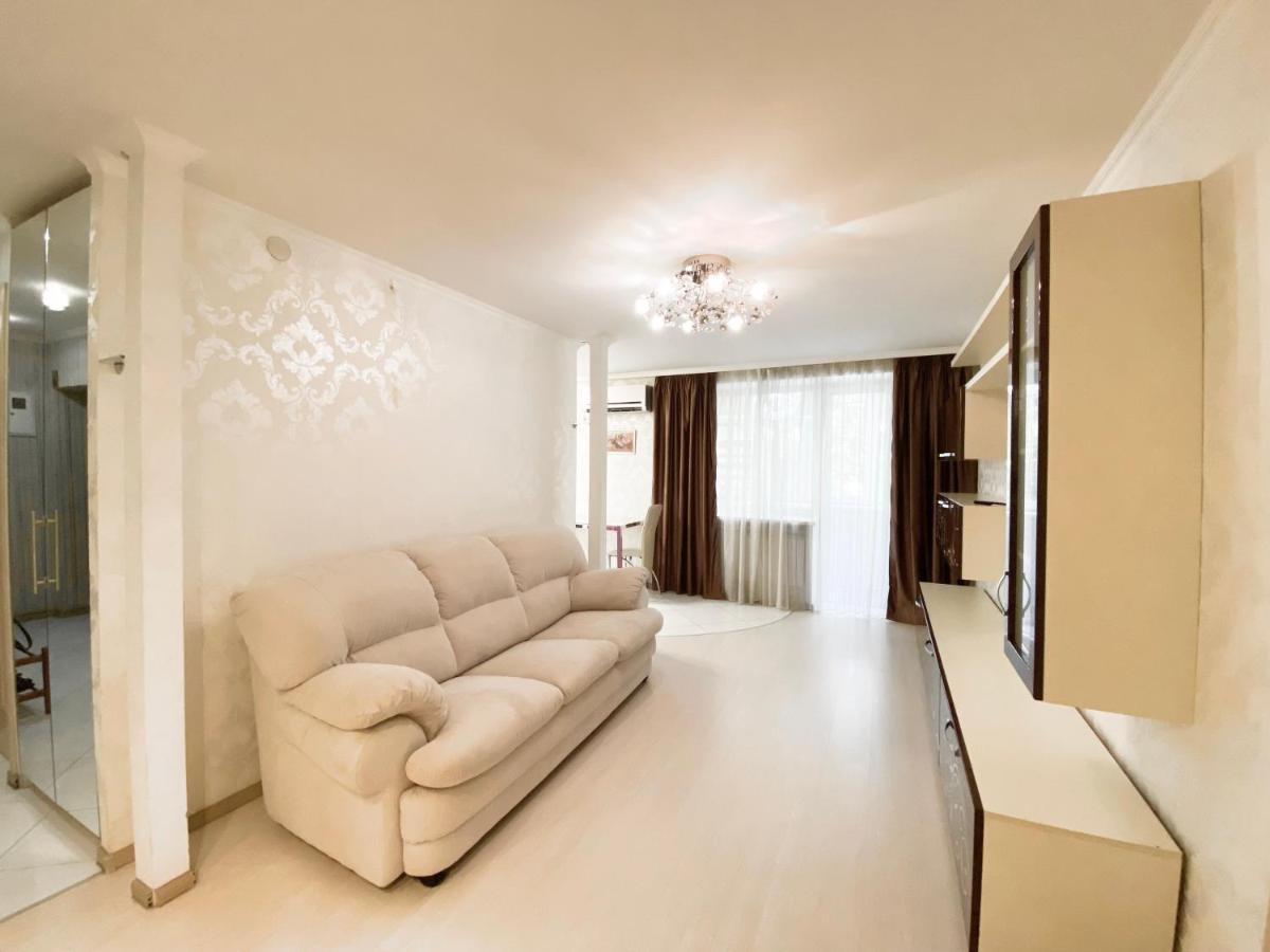 Beautiful 1-Bedroom Near Most City Center ドニプロペトロウシク エクステリア 写真