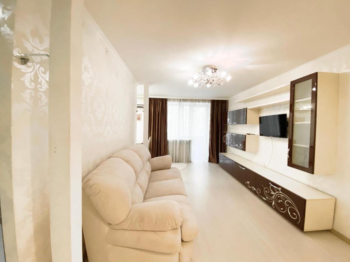 Beautiful 1-Bedroom Near Most City Center ドニプロペトロウシク エクステリア 写真