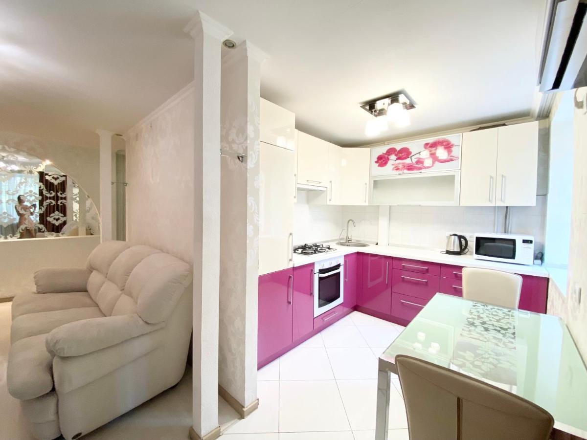Beautiful 1-Bedroom Near Most City Center ドニプロペトロウシク エクステリア 写真