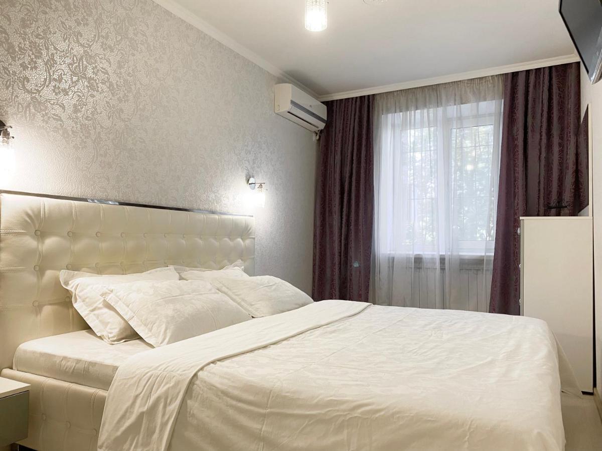 Beautiful 1-Bedroom Near Most City Center ドニプロペトロウシク エクステリア 写真