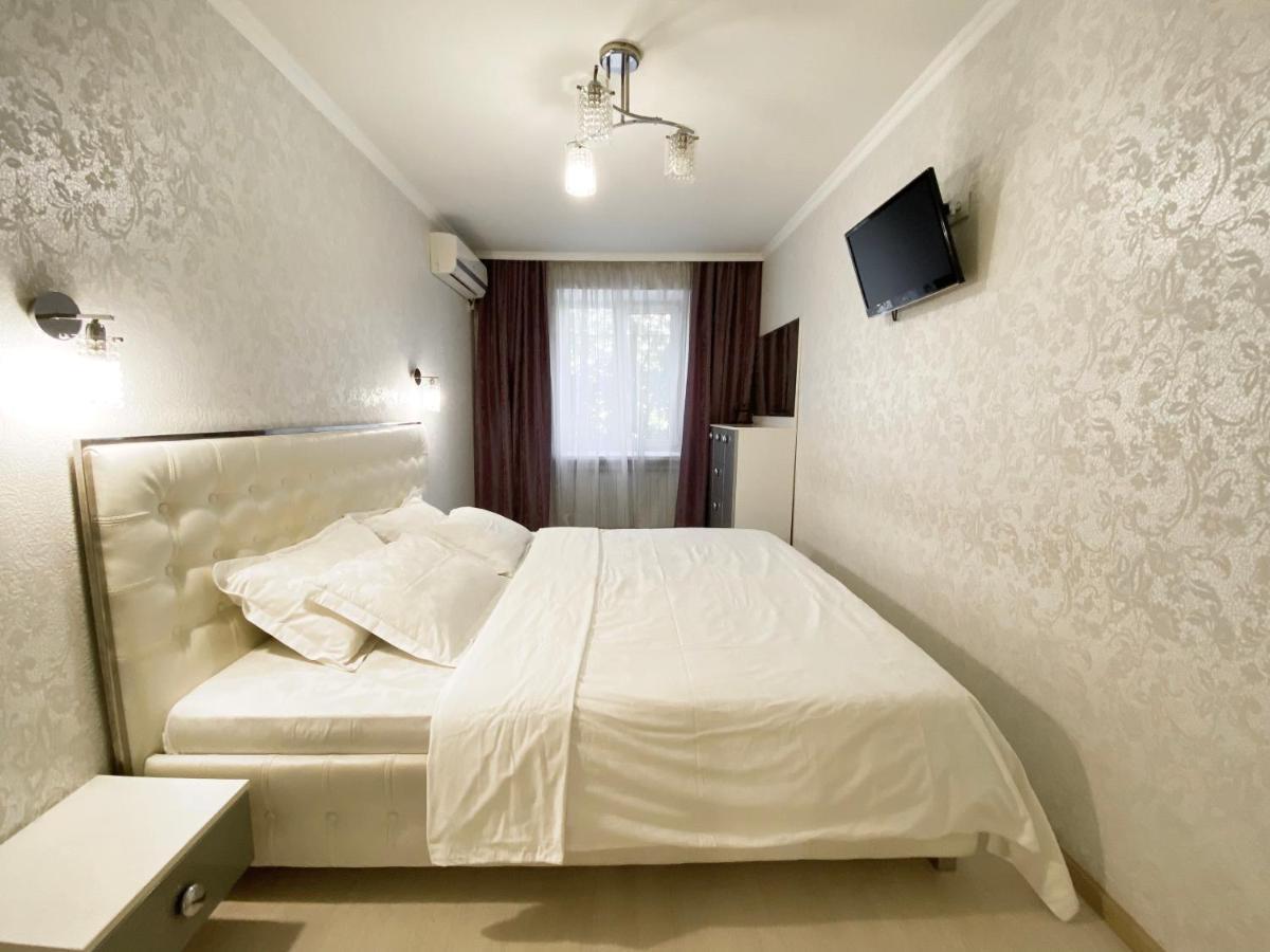 Beautiful 1-Bedroom Near Most City Center ドニプロペトロウシク エクステリア 写真